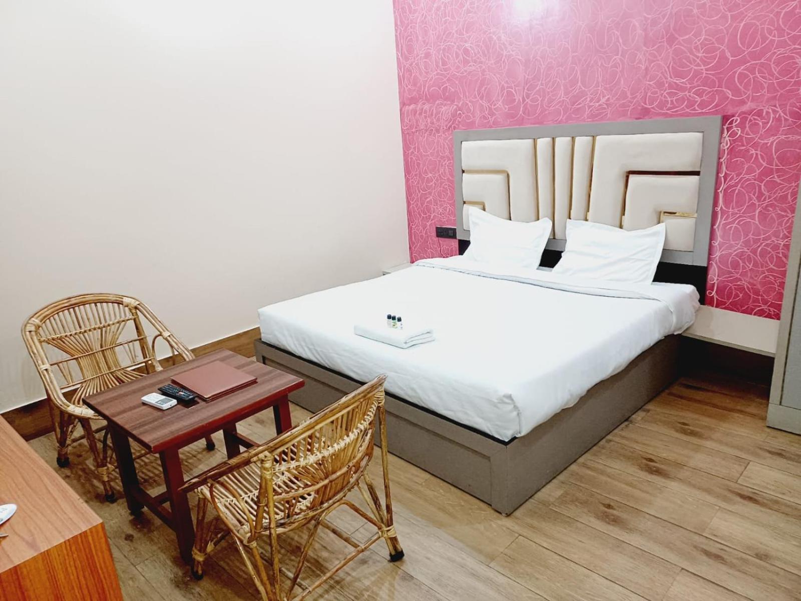 Paradise Home Stay Rani Pokhri Экстерьер фото